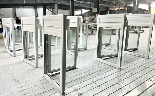 Manual Operated PVC Shutter with Alu Adjustable Blinds