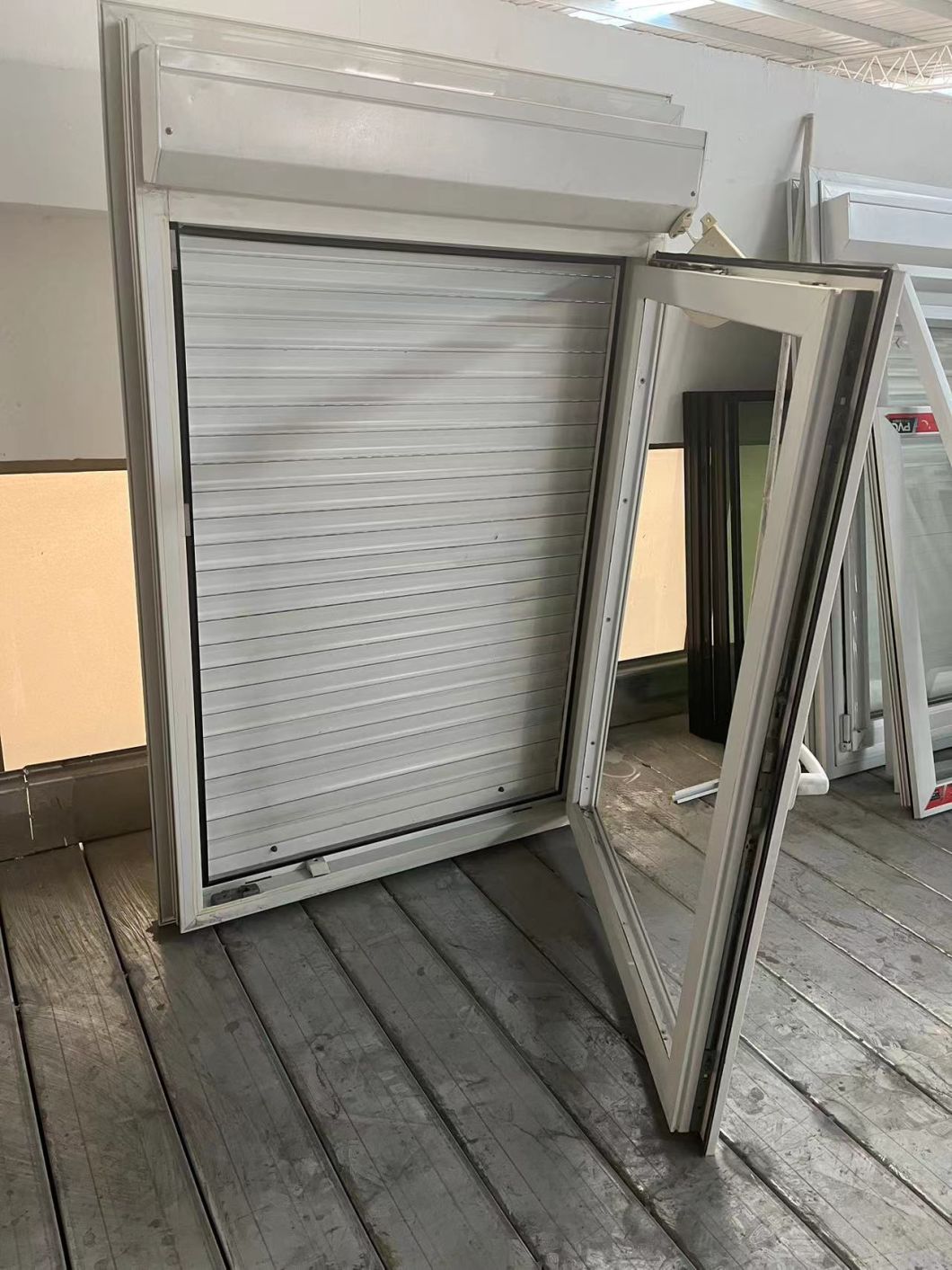 Manual Operated PVC Shutter with Alu Adjustable Blinds