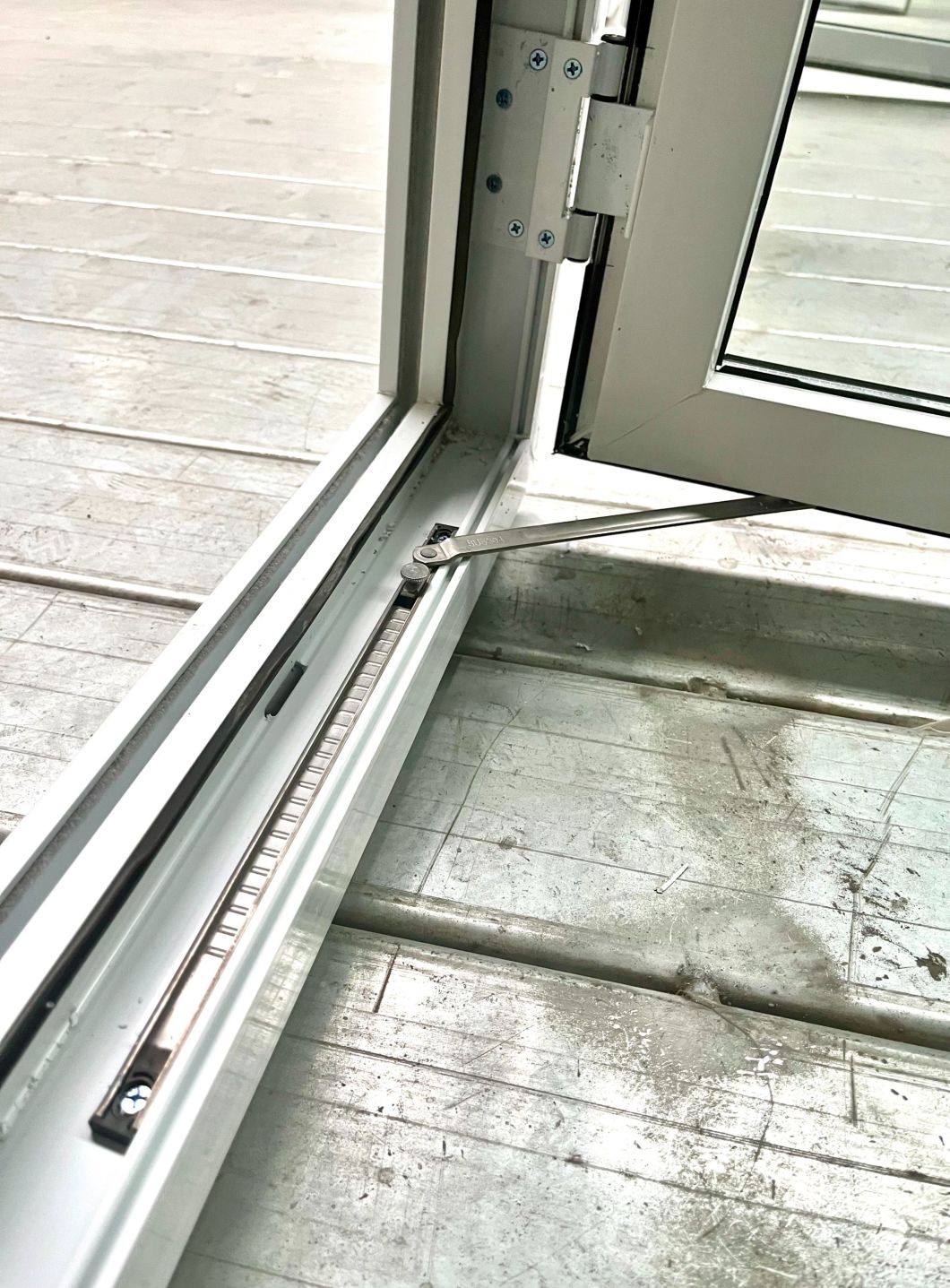 Manual Operated PVC Shutter with Alu Adjustable Blinds